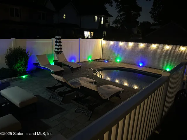 a picture of a bench in a white building