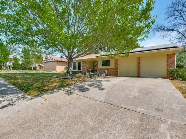 $335,000 | 506 East Huitt Lane, Euless, TX 76040