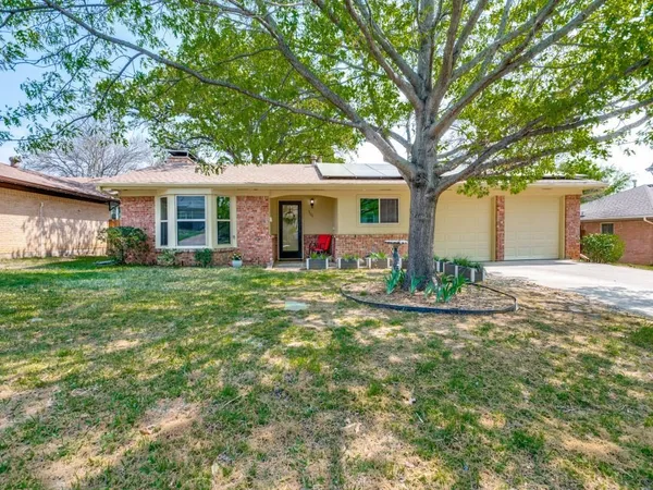 $335,000 | 506 East Huitt Lane, Euless, TX 76040
