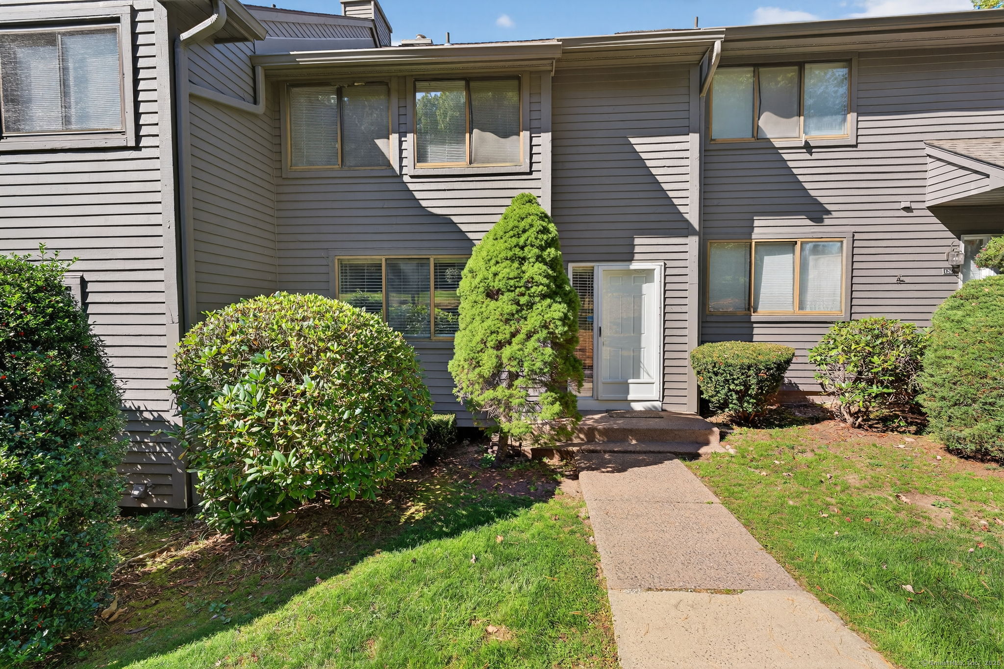 128 Conestoga Way, Unit 128 Glastonbury, CT 06033 - Photo 1 of 28