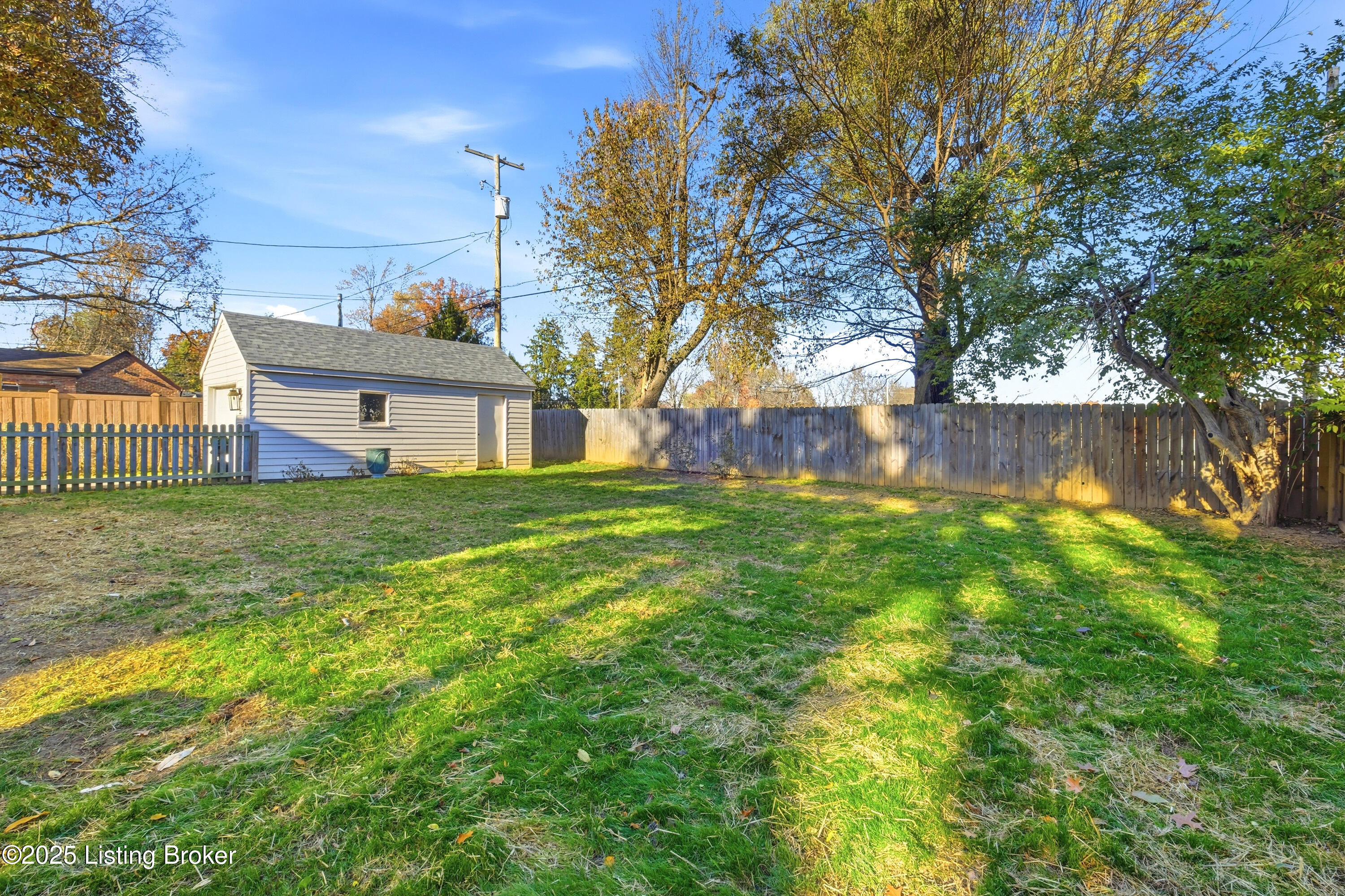 4205 Alton Road Louisville, KY 40207 - Photo 40 of 55 4205alton_louisvillerealestatemedia_186