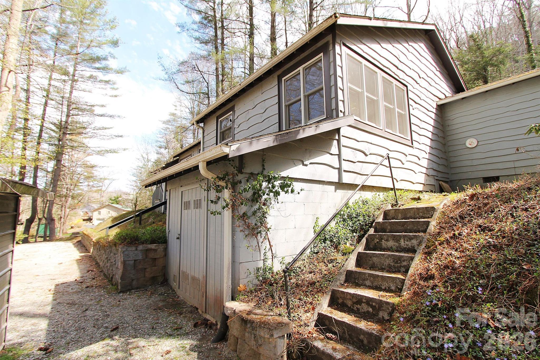 407 Turley Falls Road Hendersonville, NC 28739 - Photo 27 of 28 a backyard of a house