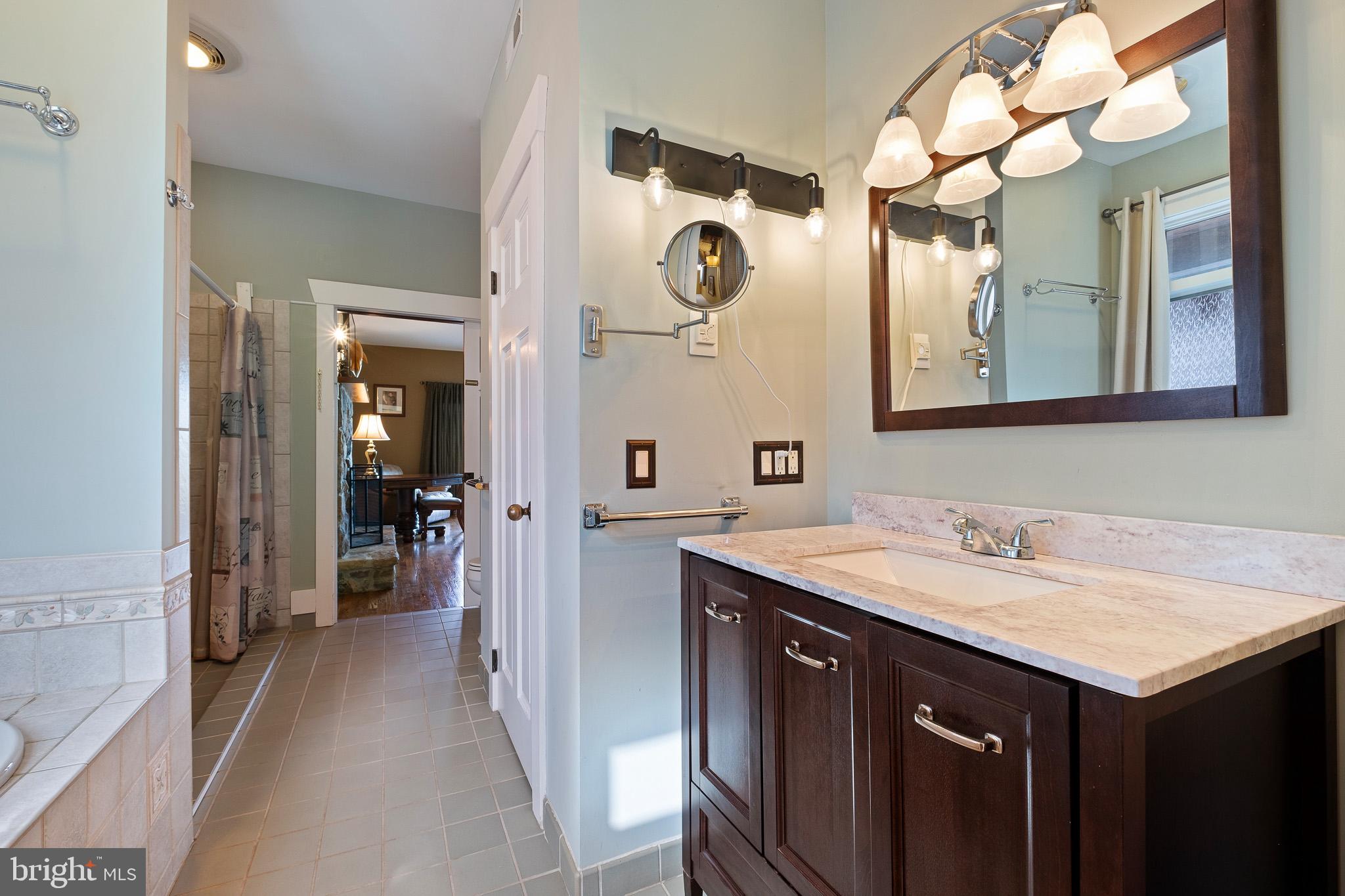 73 Scott Road Warwick, MD 21912 - Photo 32 of 86 1st Floor Suite | Full Bathroom