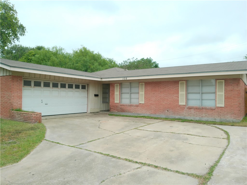 a view of a house with a backyard