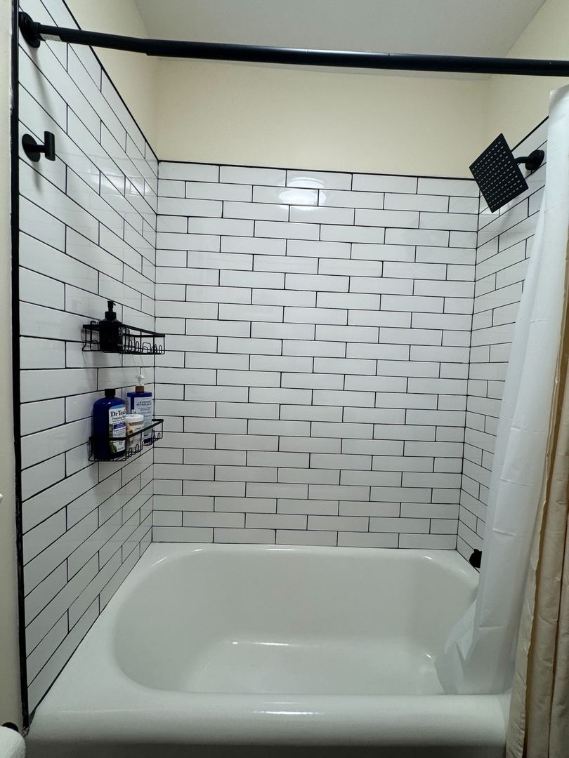 610 East 74th Street, Unit 1B Chicago, IL 60619 - Photo 12 of 15 a bathroom with a bathtub