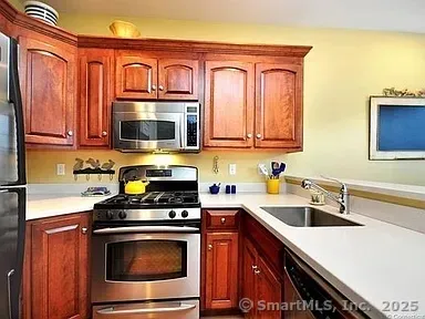 $3,700 | 33 Bradford Walk, Unit 33, Farmington, CT 06032