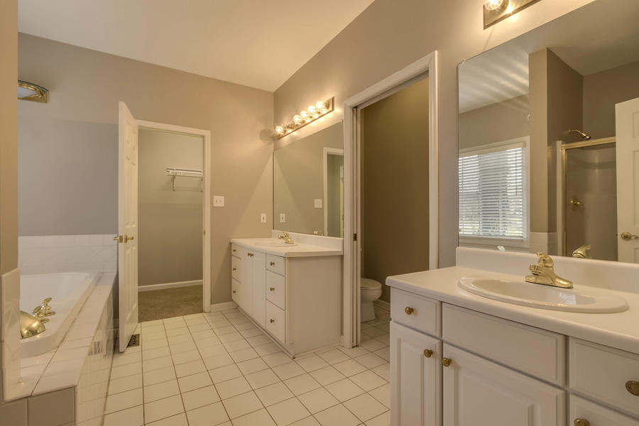 12717 Comblain Road Knoxville, TN 37934 - Photo 22 of 40 22_ComblainRoad_12717_MasterBath01