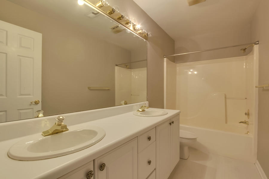 12717 Comblain Road Knoxville, TN 37934 - Photo 31 of 40 31_ComblainRoad_12717_GuestBath