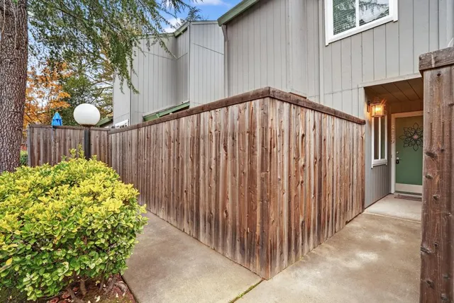 $329,900 | 5239 Lake Knoll Lane, Fair Oaks, CA 95628