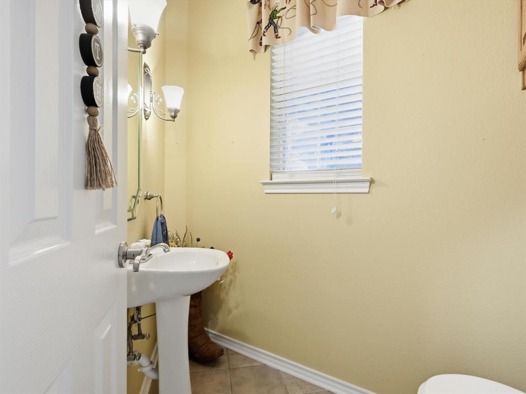 783 Christy Kay Lane Rhome, TX 76078 - Photo 20 of 31 a bathroom with a sink a mirror and a toilet