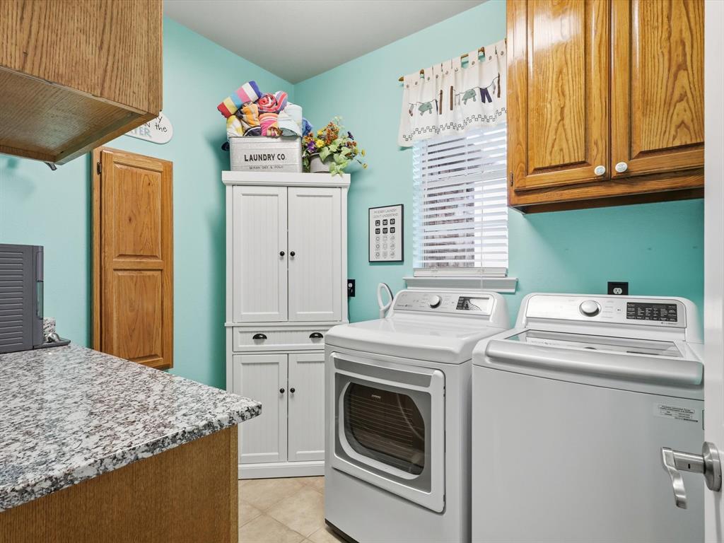 783 Christy Kay Lane Rhome, TX 76078 - Photo 21 of 31 a utility room with dryer and washer