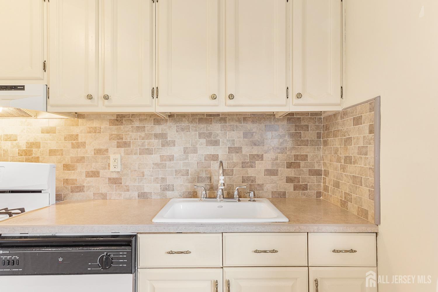 11 Wellesley Road Parlin, NJ 08859 - Photo 13 of 22 Gallery Image 13