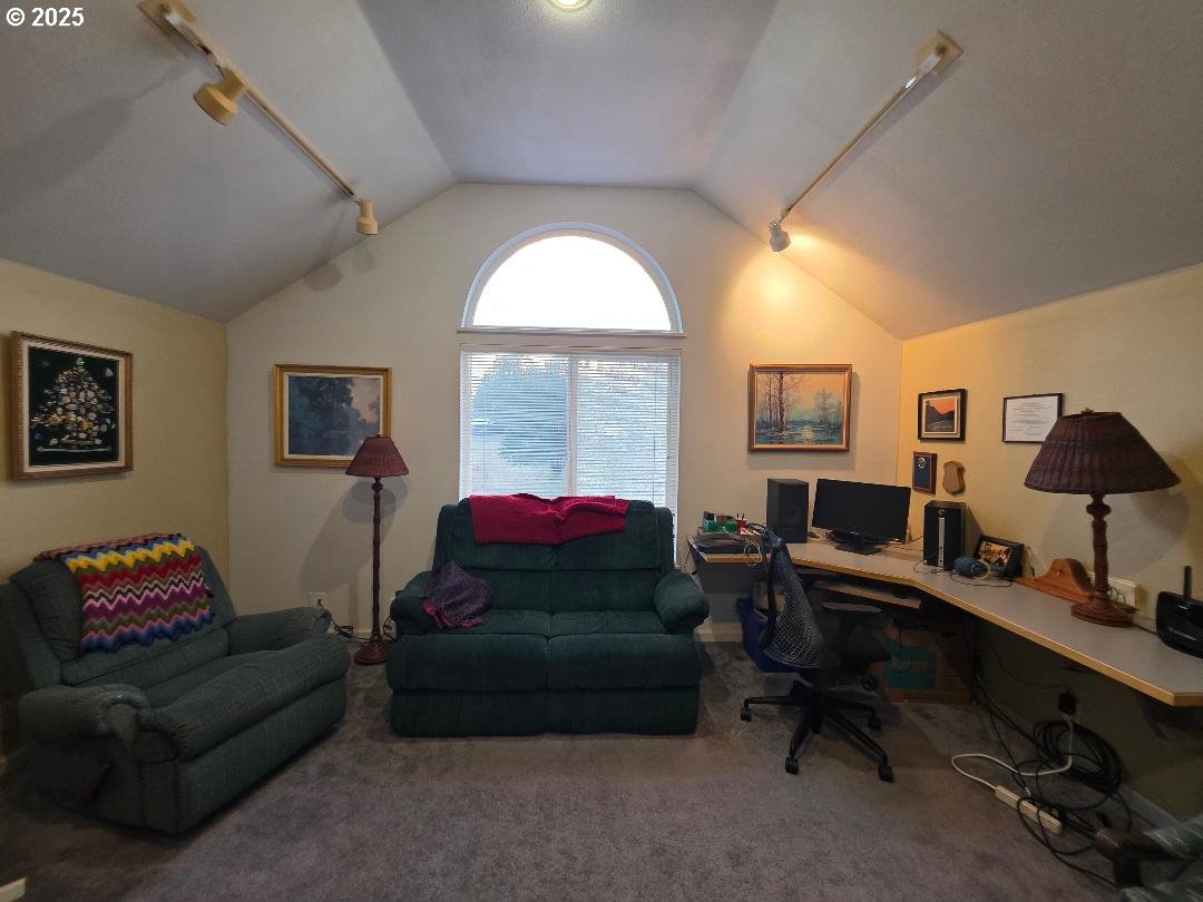 271 South Fairway Road Tygh Valley, OR 97063 - Photo 31 of 43 a living room with furniture and a window
