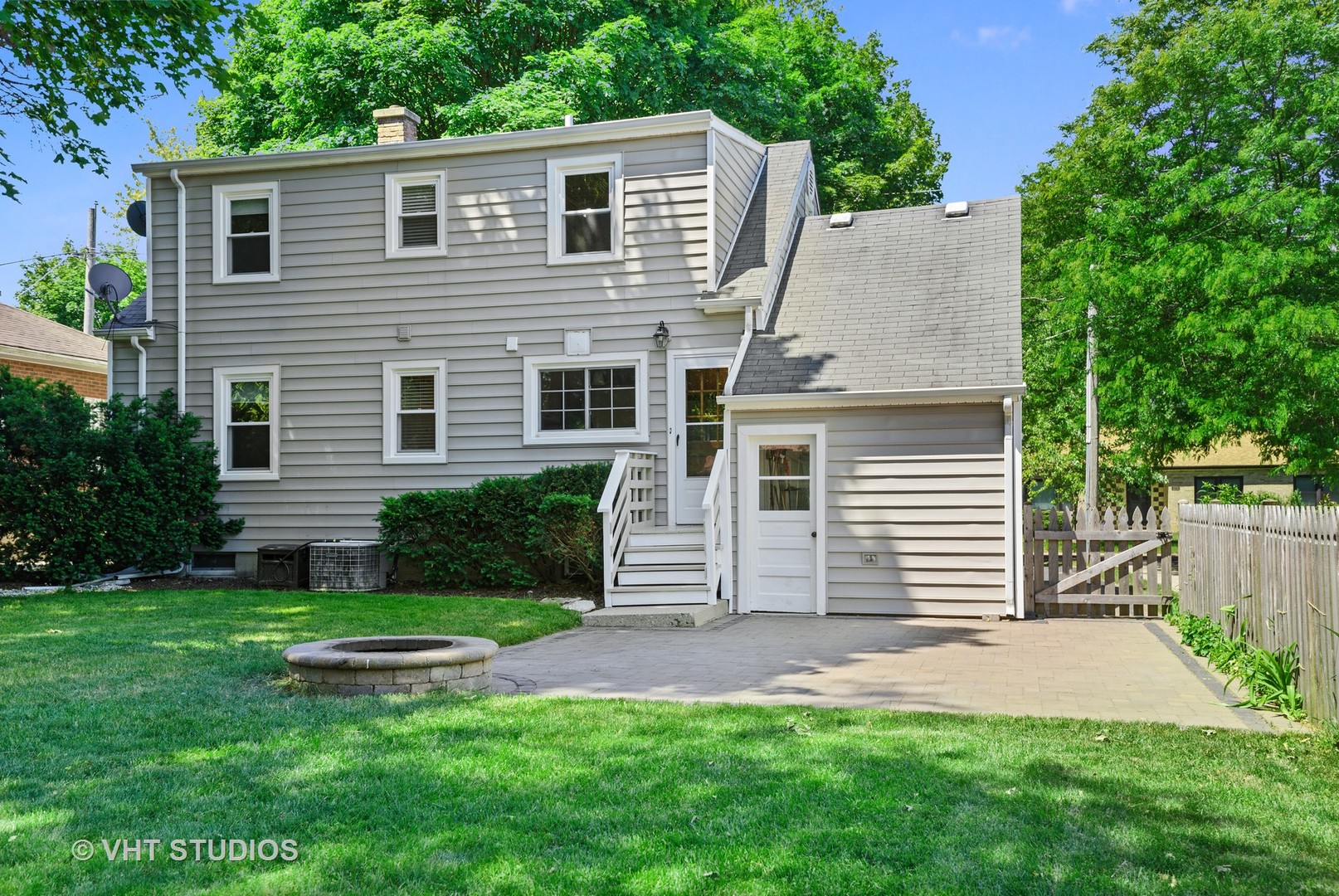 275 Harding Street Grayslake, IL 60030 - Photo 16 of 27 front view of a house and a yard