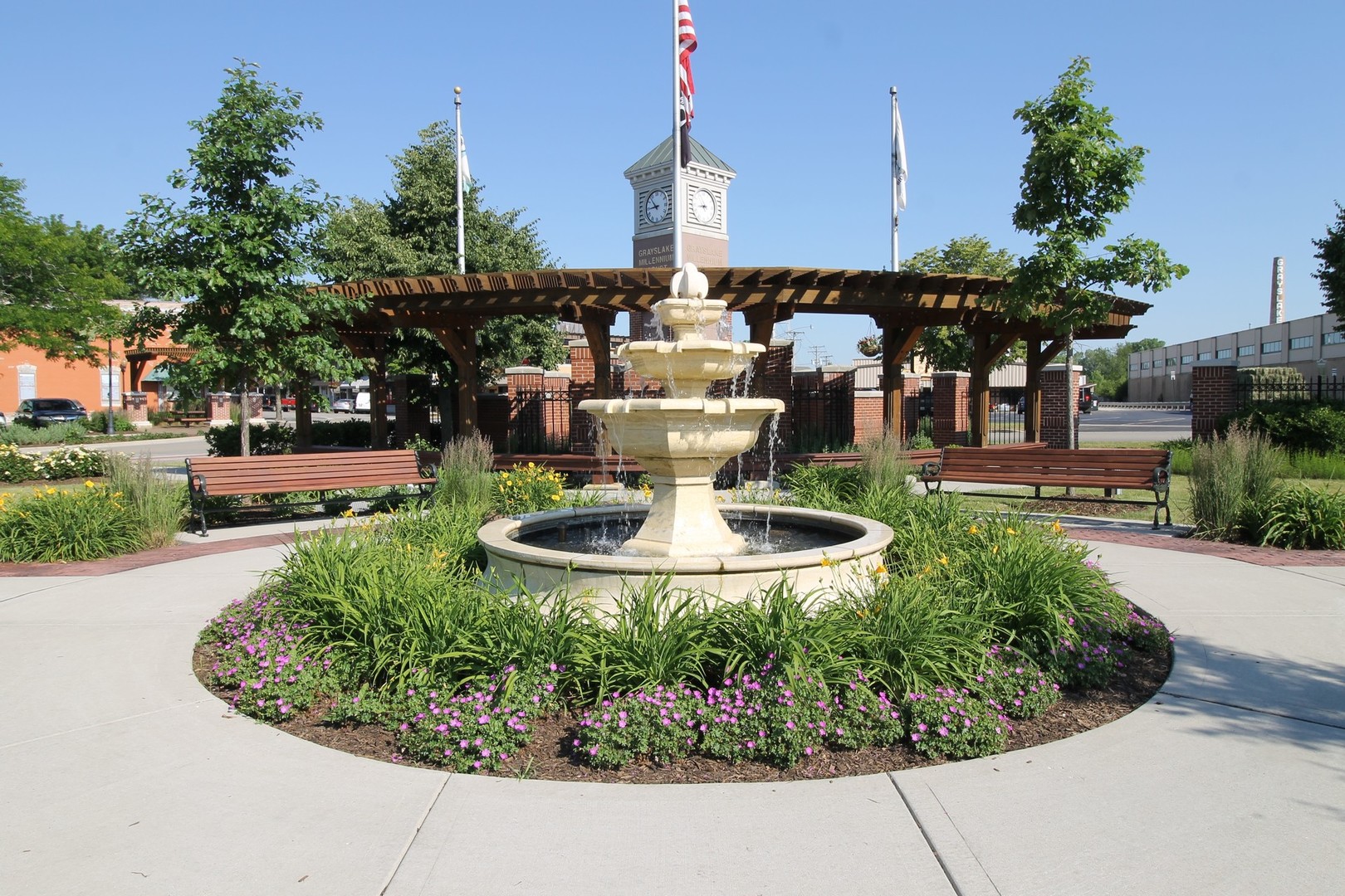 275 Harding Street Grayslake, IL 60030 - Photo 19 of 27 a view of a house with fountain in front of it