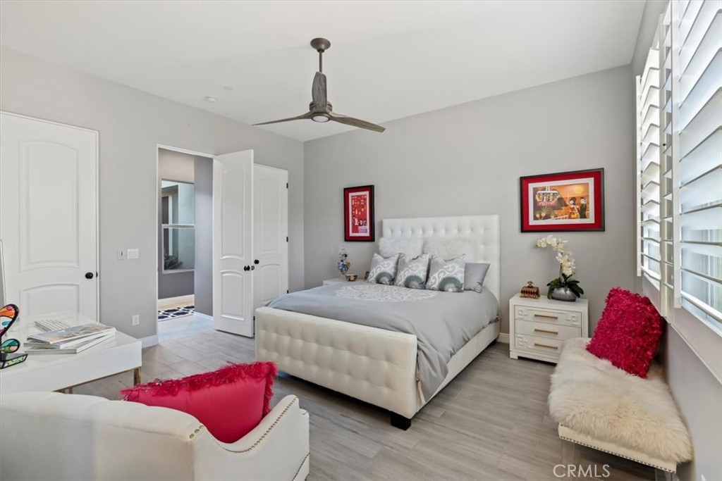 81094 Monarchos Circle La Quinta, CA 92253 - Photo 33 of 75 a bedroom with a bed and furniture