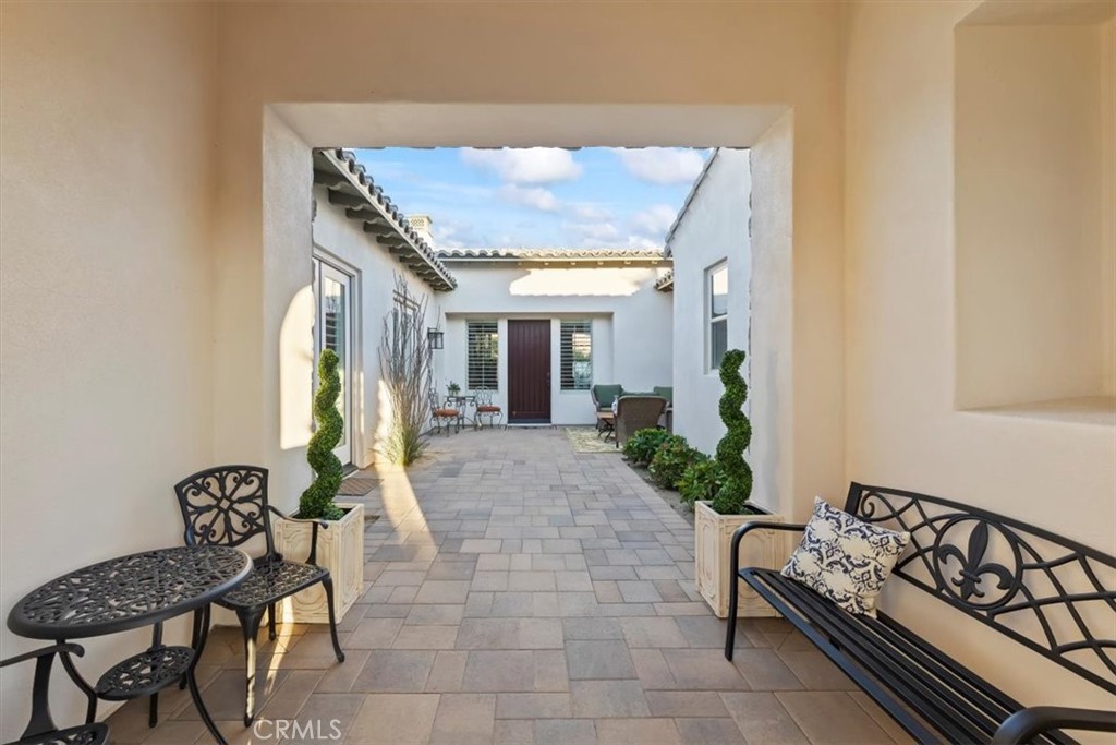 81094 Monarchos Circle La Quinta, CA 92253 - Photo 5 of 75 a living room with furniture and a potted plant