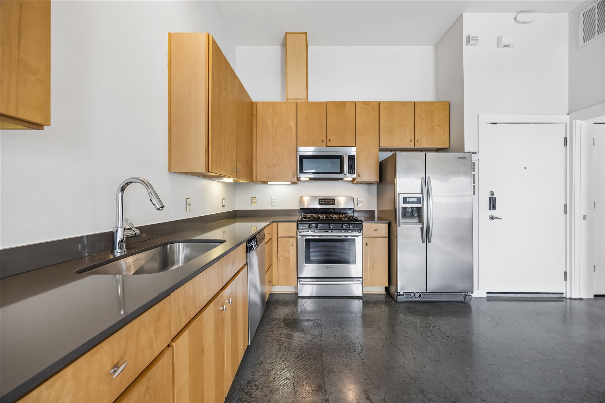 6000 South Congress Avenue, Unit 128 Austin, TX 78745 - Photo 3 of 13 Large kitchen