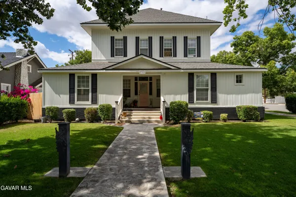 $645,000 | 2702 19th Street, Bakersfield, CA 93301
