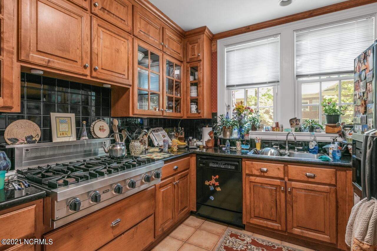917 Raleigh Rd Parkway West Wilson, NC 27896 - Photo 13 of 37 Kitchen