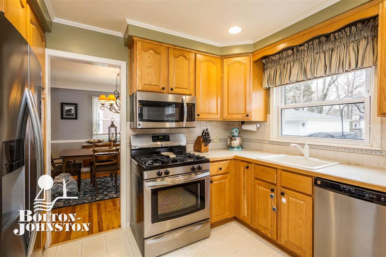 1718 Newcastle Road Grosse Pointe Woods, MI 48236 - Photo 12 of 39