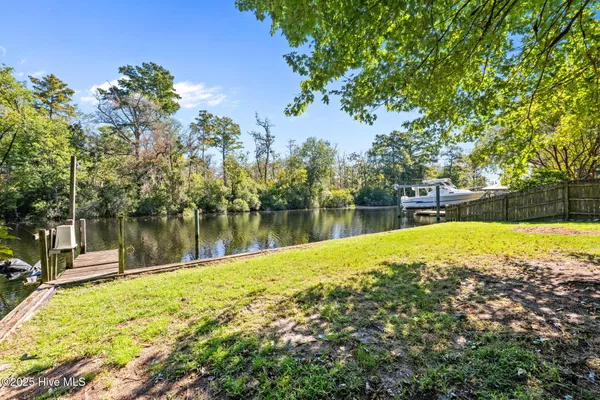 $399,000 | 106 Pilot Place, New Bern, NC 28562