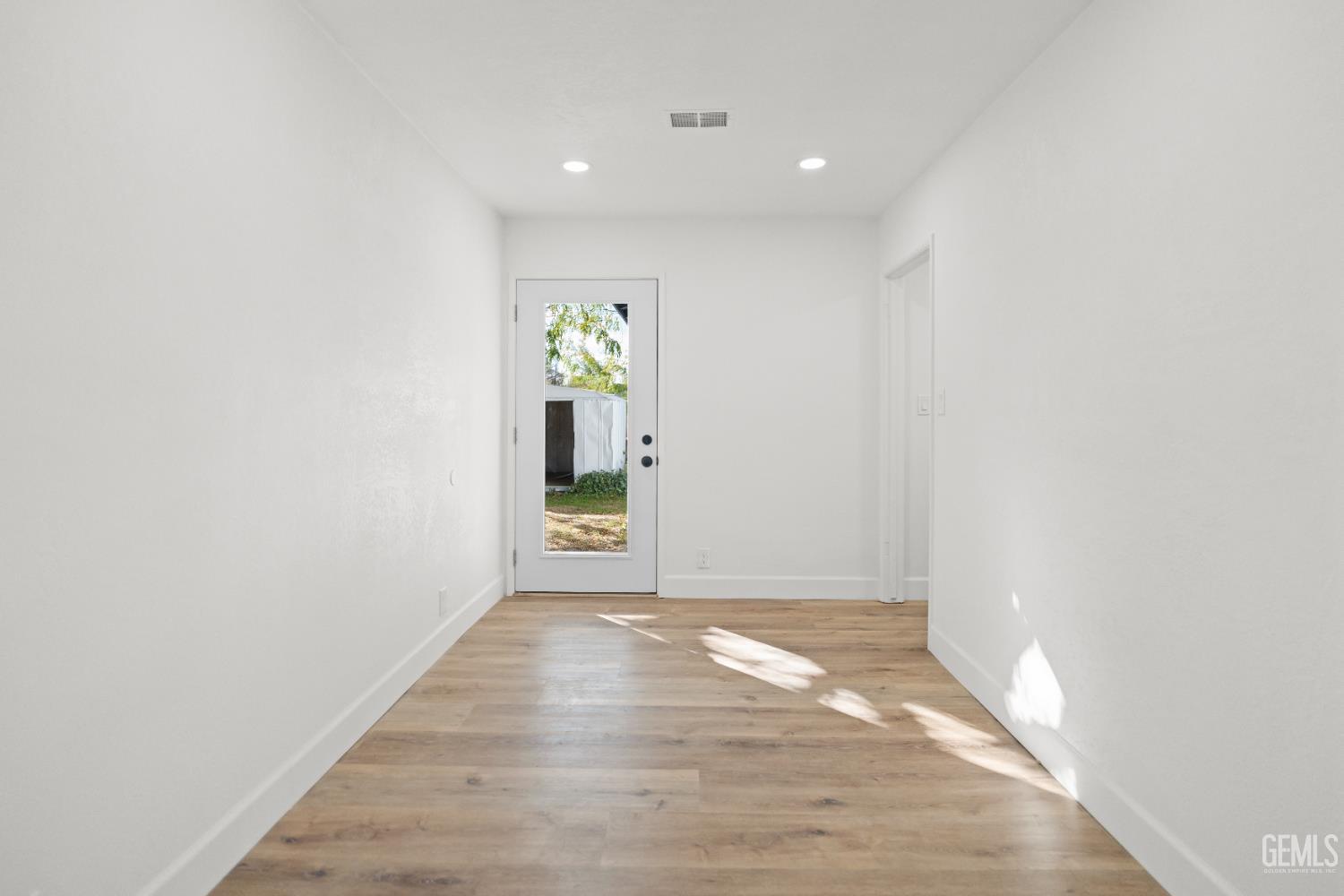 Undisclosed Address Tehachapi, CA 93561 - Photo 24 of 49 a view of an empty room and window
