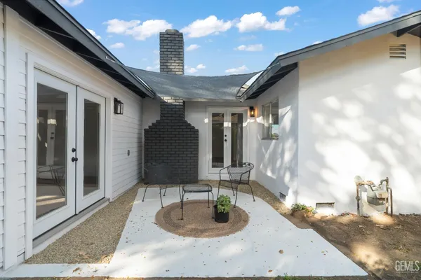 a view of a pathway both side of house