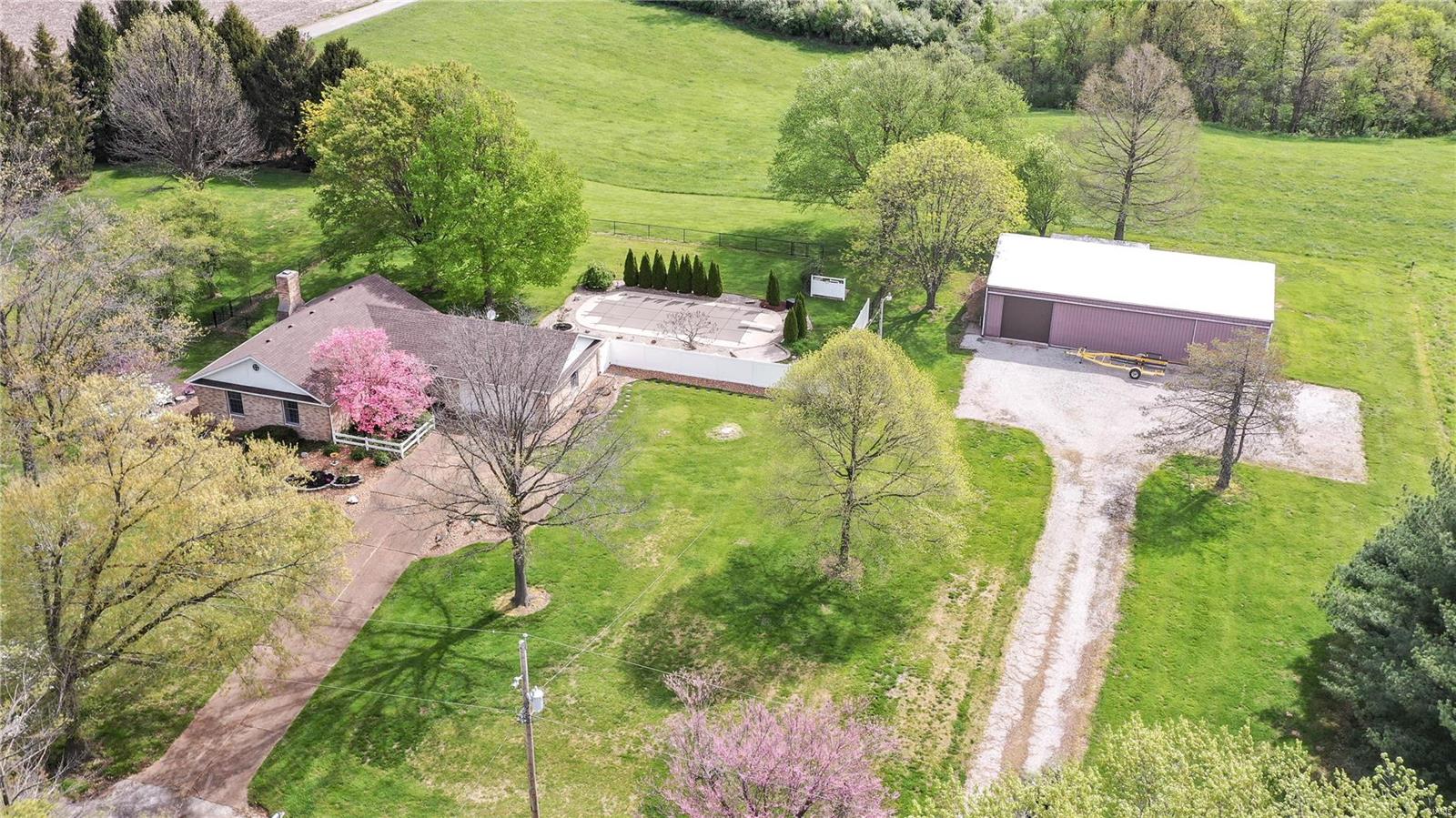 7924 Wolf Road Alton, IL 62002 - Photo 1 of 79