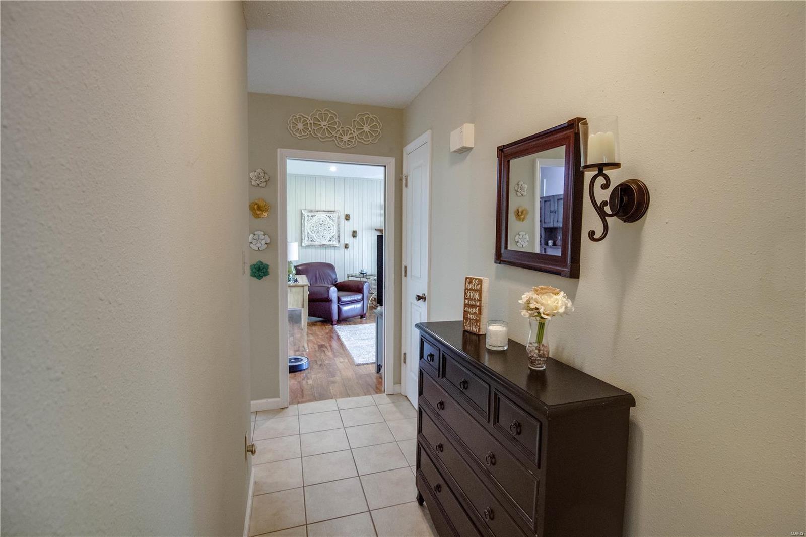 7924 Wolf Road Alton, IL 62002 - Photo 13 of 79