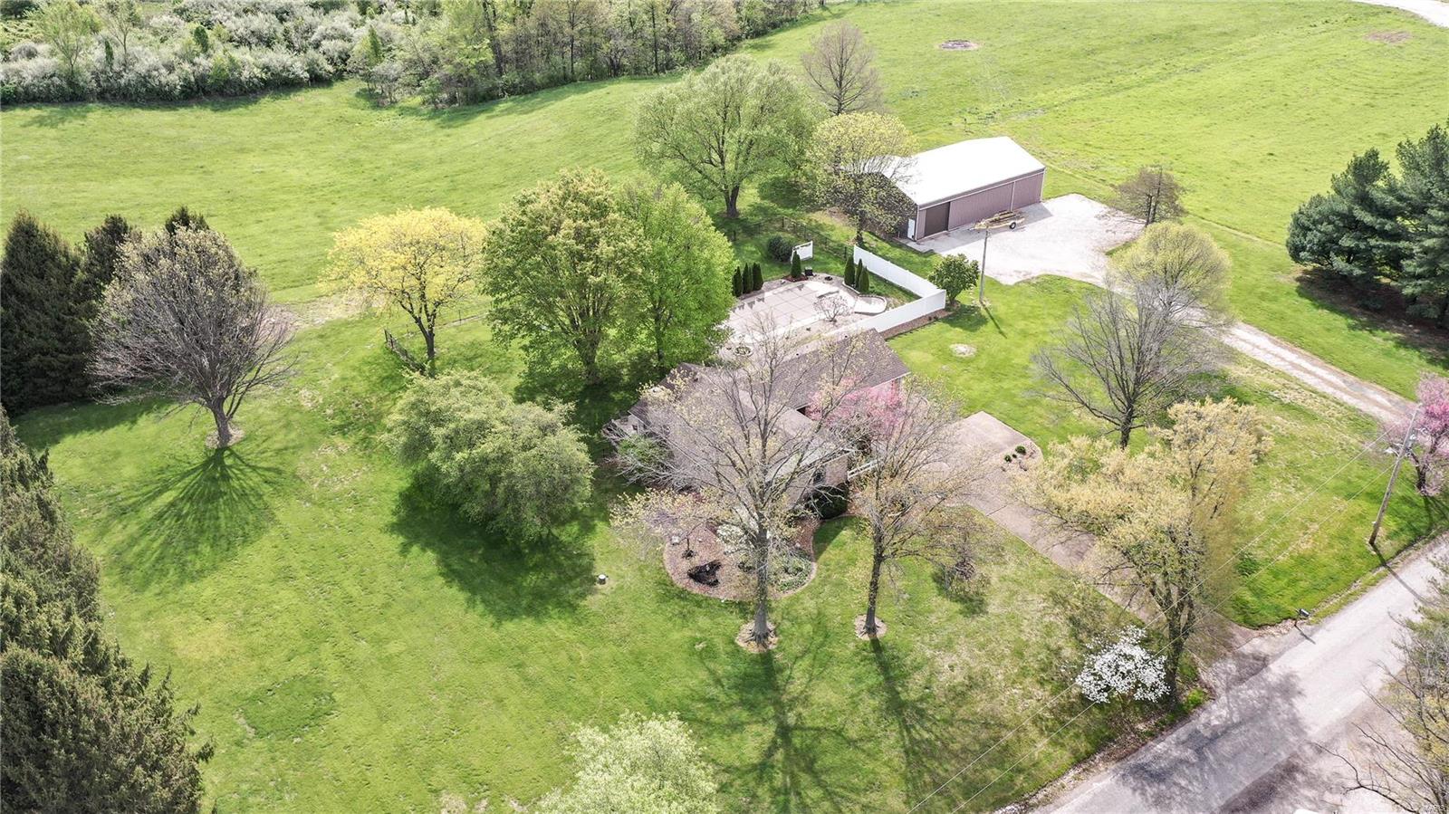 7924 Wolf Road Alton, IL 62002 - Photo 2 of 79