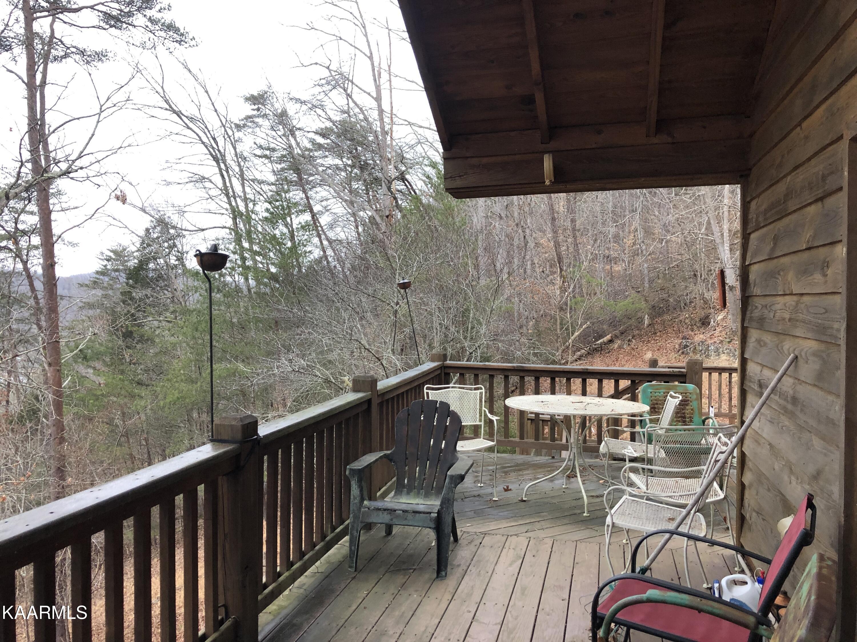151 White Circle Road Speedwell, TN 37870 - Photo 12 of 37 93943CDB-CF95-4A20-9E4D-E3A6F034F265