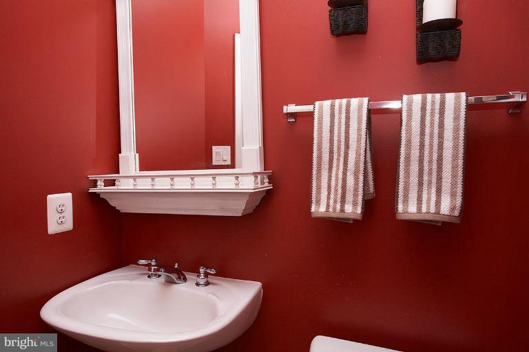 2203 Manor Spring Terrace Silver Spring, MD 20906 - Photo 10 of 30 Bath