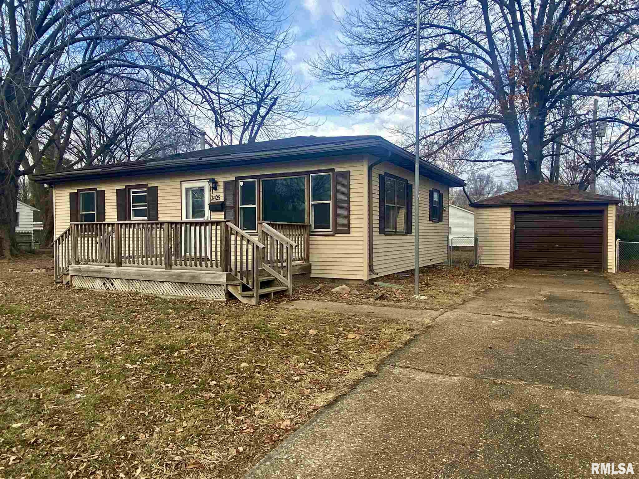 2425 Huntington Road Springfield, IL 62703 - Photo 1 of 20