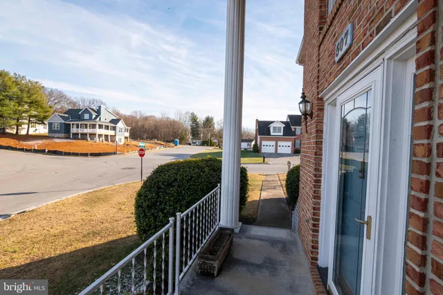 a view of empty room with window