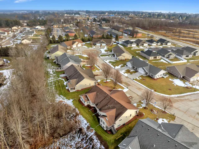 $434,900 | 436 Maple Leaf Court, Manitowoc, WI 54220