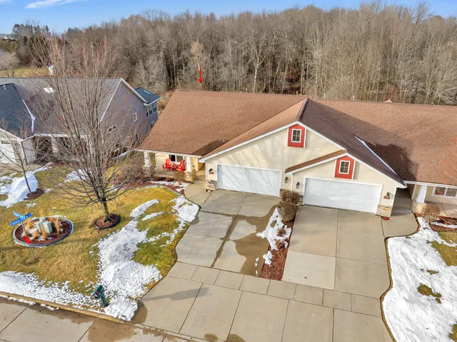 $434,900 | 436 Maple Leaf Court, Manitowoc, WI 54220