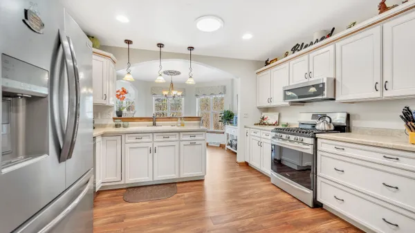 $425,000 | 436 Maple Leaf Court, Manitowoc, WI 54220