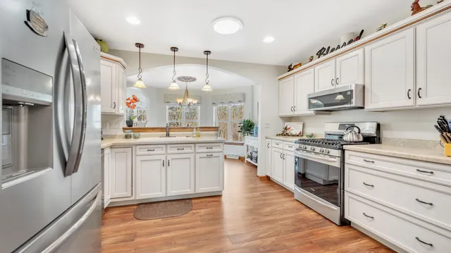 $434,900 | 436 Maple Leaf Court, Manitowoc, WI 54220