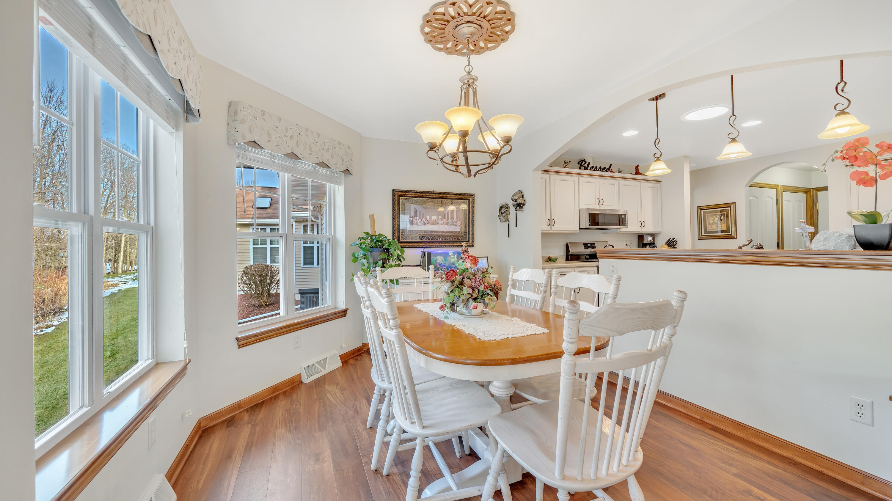 436 Maple Leaf Court Manitowoc, WI 54220 - Photo 8 of 39 Dining Room 1-1