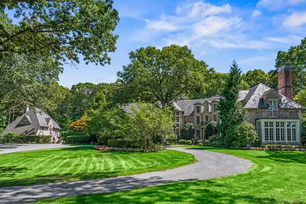 $9,750,000 | 4 Red Fox Lane, Glen Head, NY 11545