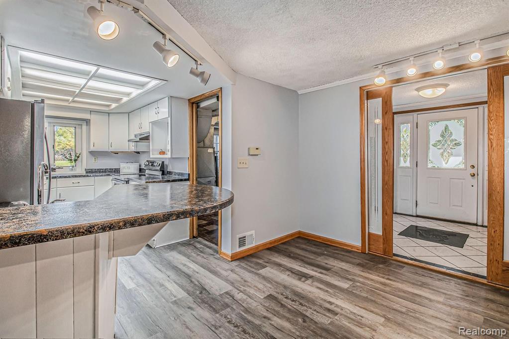 5891 Zimmer Road Williamston, MI 48895 - Photo 6 of 32