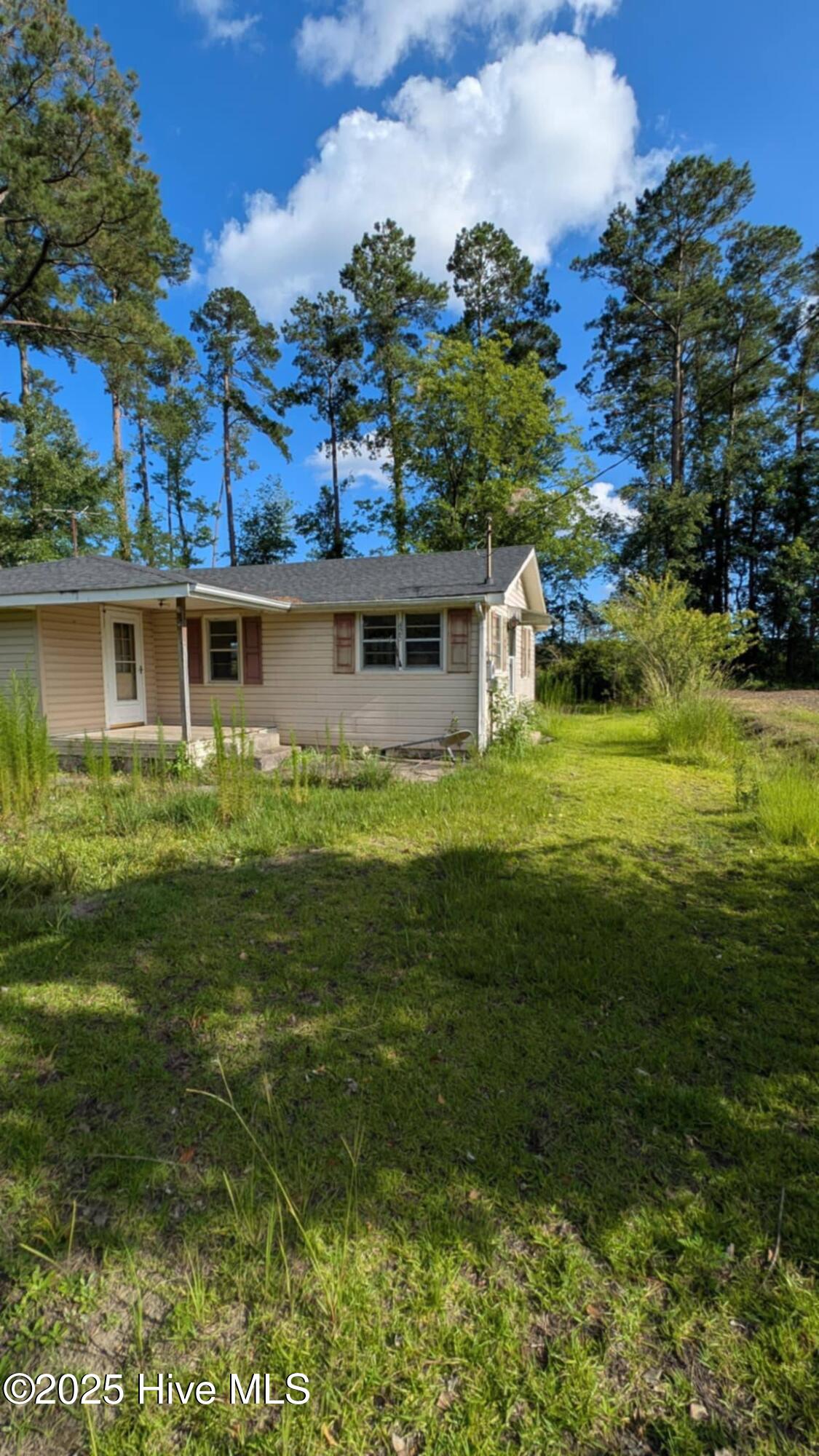 425 Barney Tyler Road Hallsboro, NC 28442 - Photo 2 of 25 IMG_1635