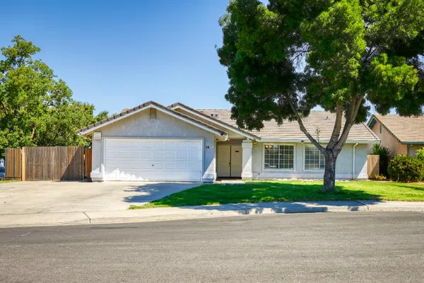 $464,000 | 1637 Fantasy Court, Modesto, CA 95351