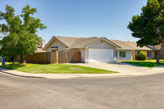 a view of outdoor space yard and front view of a house