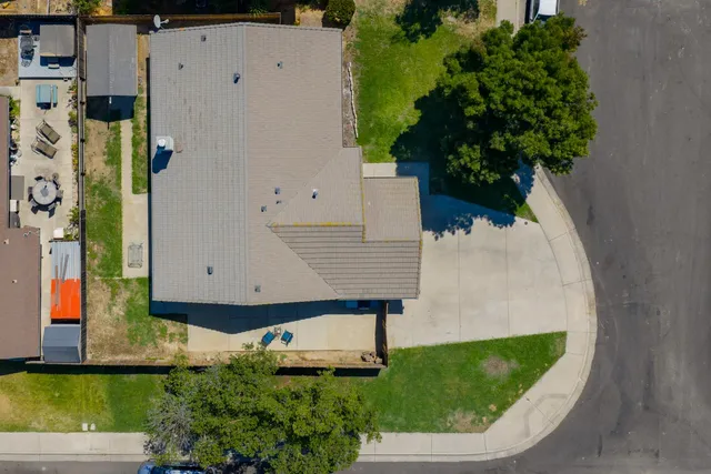 a view of a bird bath