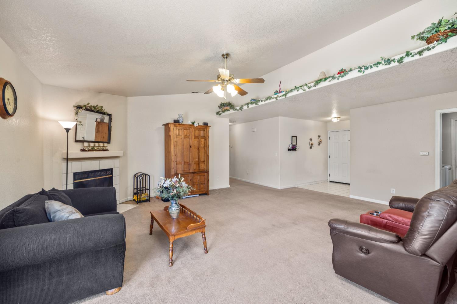 1637 Fantasy Court Modesto, CA 95351 - Photo 10 of 34