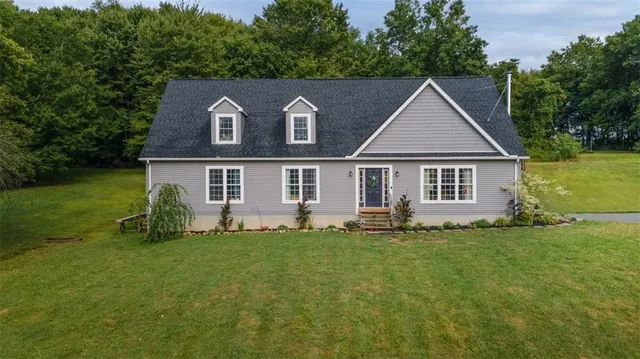 a view of a house with a yard