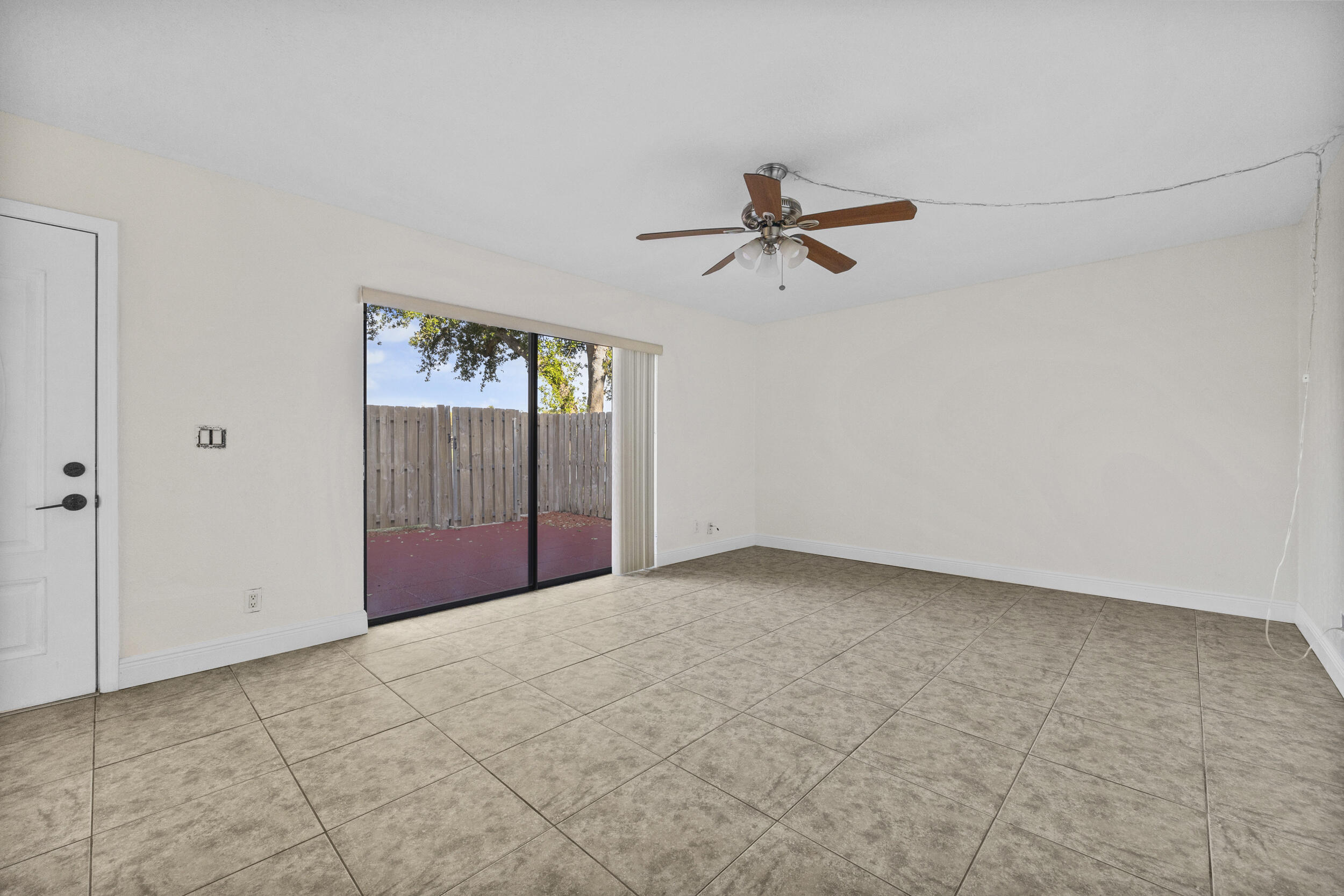 276 Arabian Road Palm Springs, FL 33461 - Photo 18 of 33 Living Room