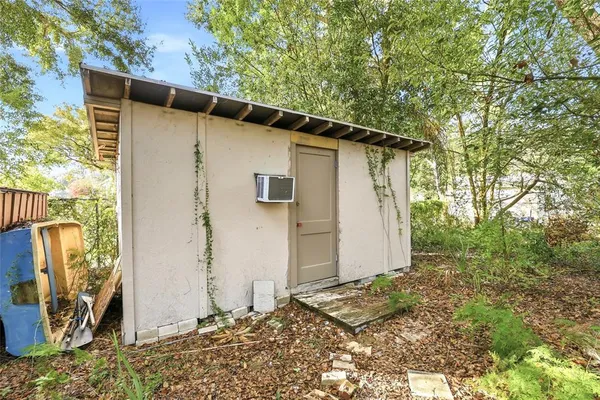 a view of a yard with a tree